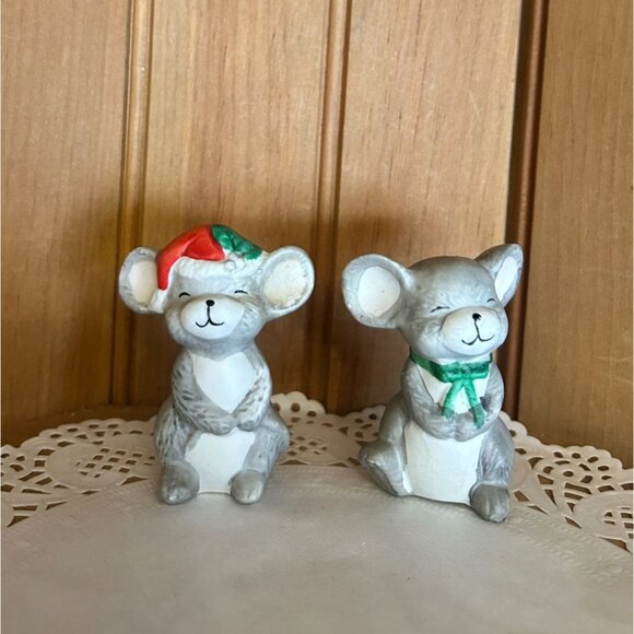 Vintage Gray Ceramic Christmas Salt & Pepper Shakers Santa Hat Holiday Decor - Picture 1 of 9